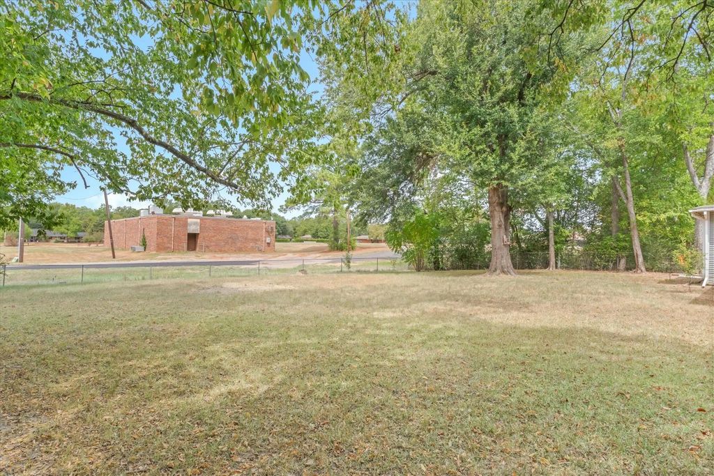 909 N Naid Street, Grand Saline