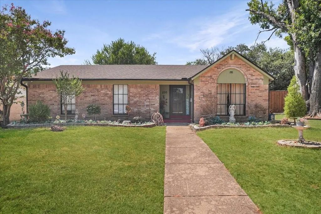 2710 Moonriver Lane, Farmers Branch