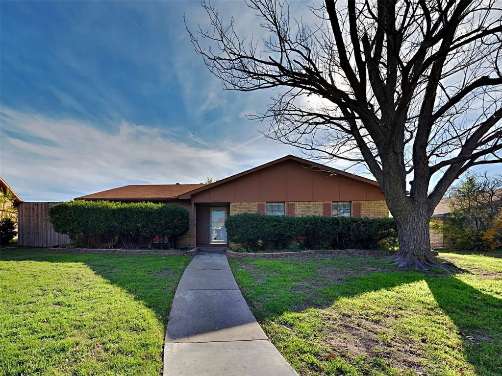 2112 Victoria Road, Carrollton