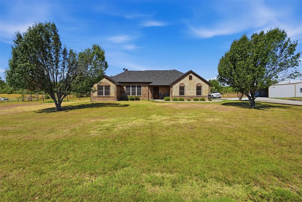 201 N Casey Court, Springtown