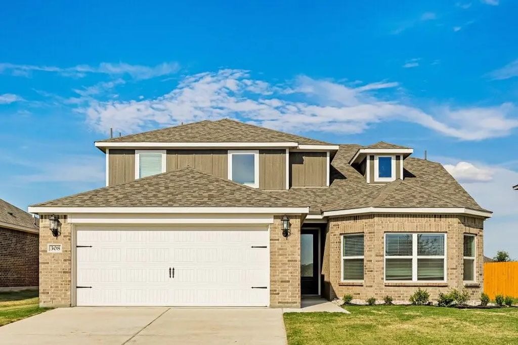 308 Live Oak Lane, Hutchins