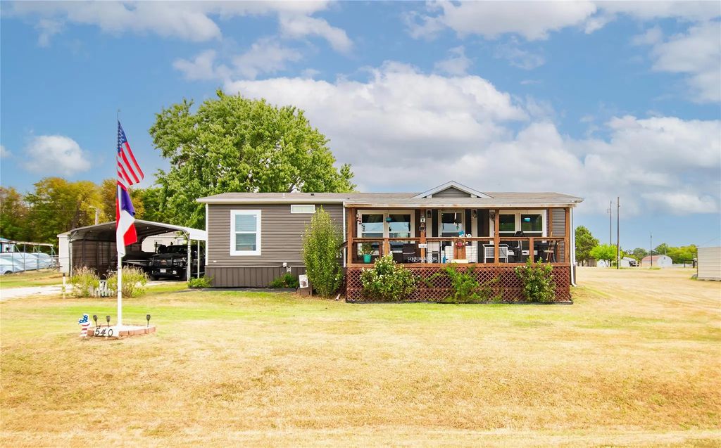 540 Waterfront, Quitman
