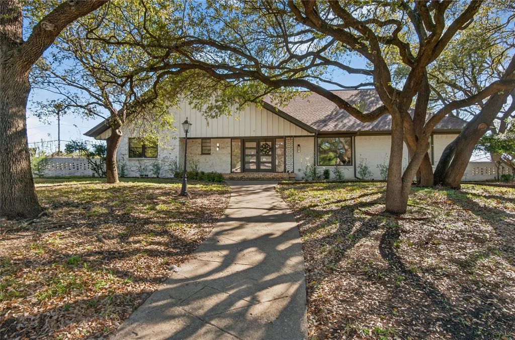 6873 Greenwich Lane, Dallas