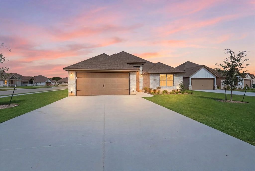 816 Haley Street, Springtown