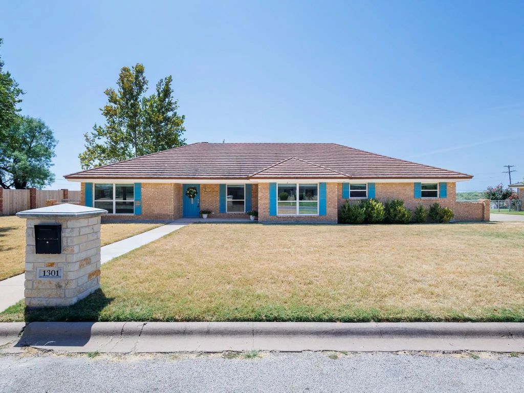 1301 Hillcrest Street, Coleman