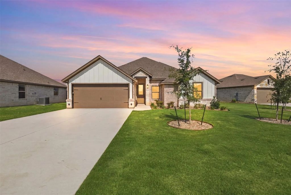 728 Raylan Street, Springtown