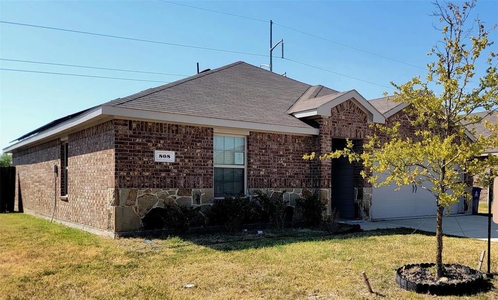 808 Twin Edge Drive, Royse City