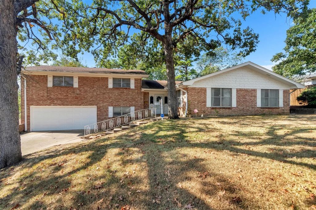 1520 W Main Street, Denison