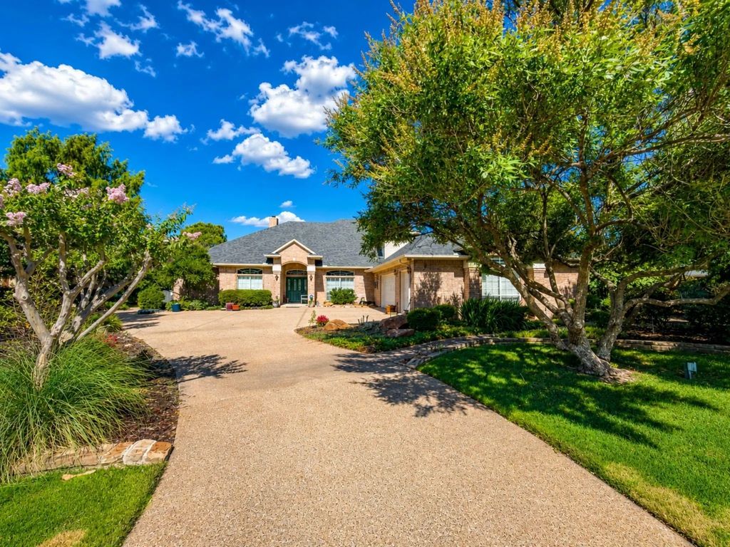 702 Pintail Court, Granbury