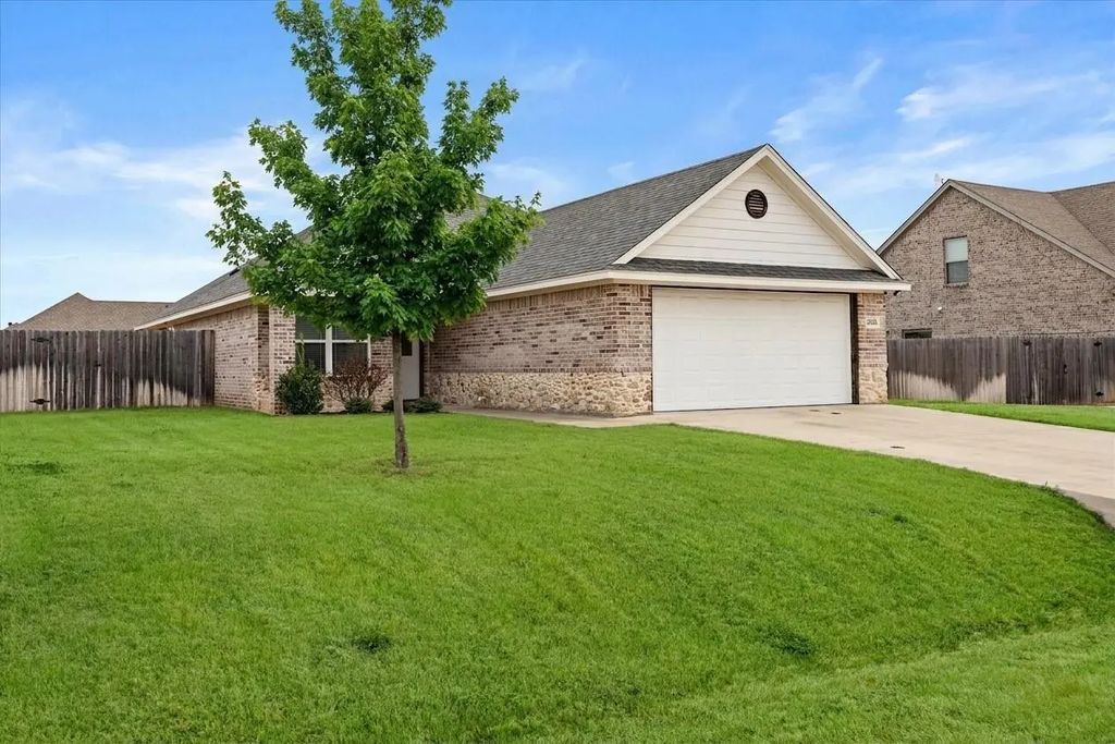 3331 Arrow Creek Drive, Granbury