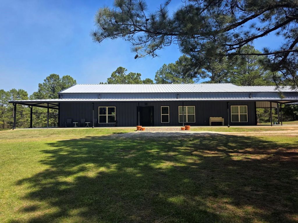 448 County Road 3955, Mineola