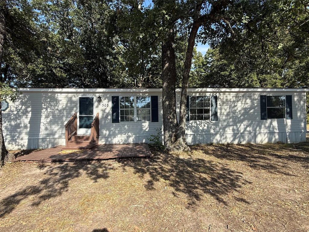 303 Horseman S Road, Greenville
