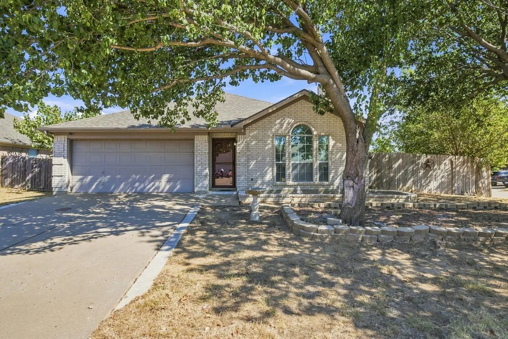 1300 Meadowbrook Lane, Crowley