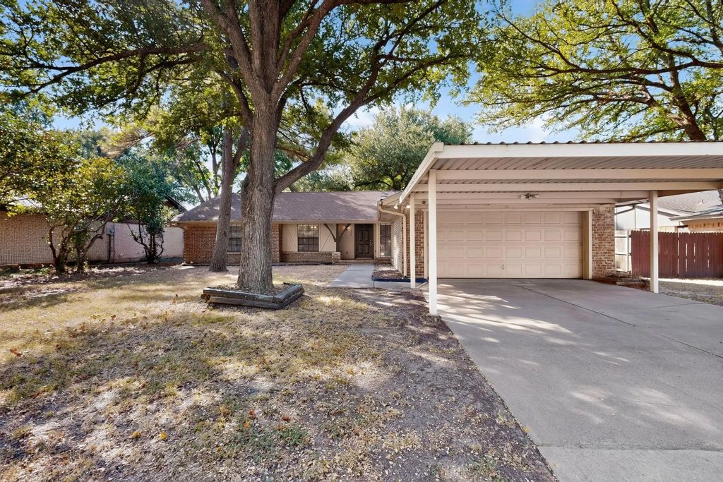 1020 Almond Drive, Mansfield