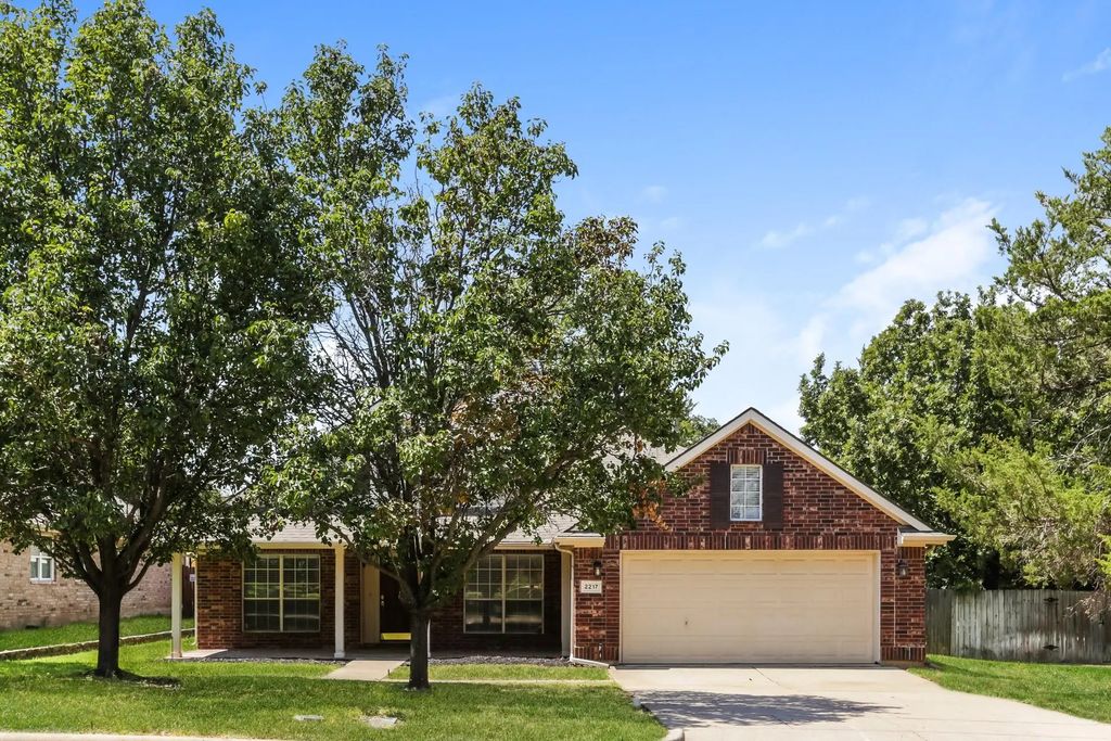 2217 Forest Park Circle, Mansfield