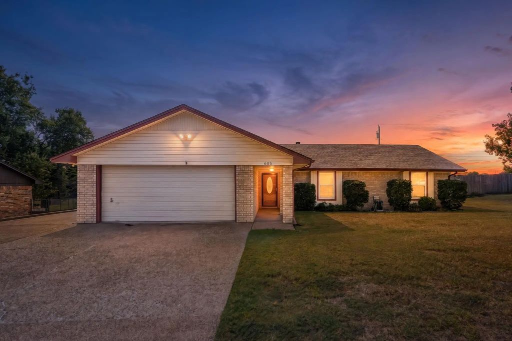 605 Angel Fire Drive, Hewitt
