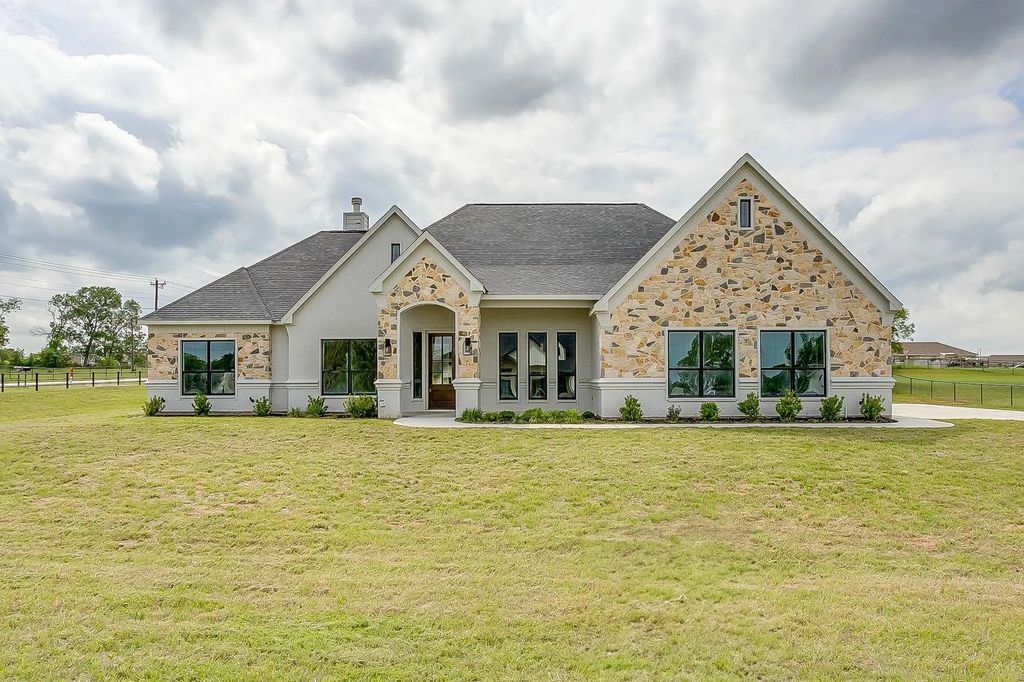 1001 Magnolia Court, Springtown
