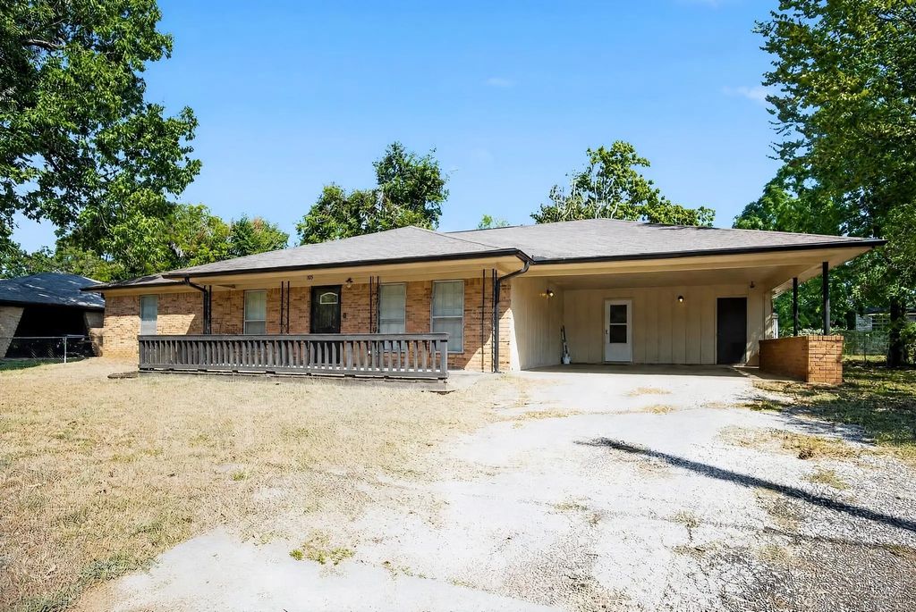 103 Clover Lane, Palestine