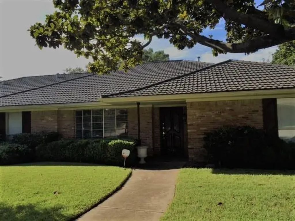 6916 Delmeta Drive, Dallas