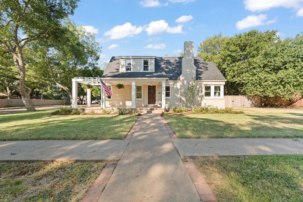 112 Bellevue Drive, Cleburne