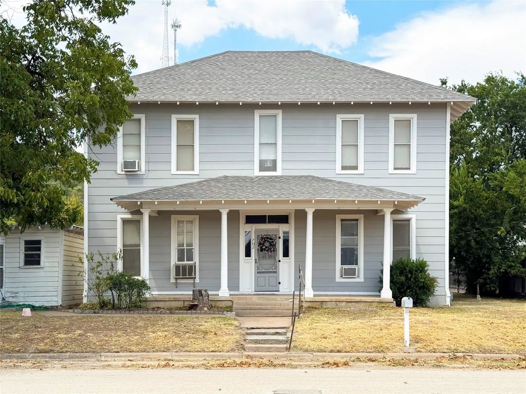 702 Avenue B, Santa Anna