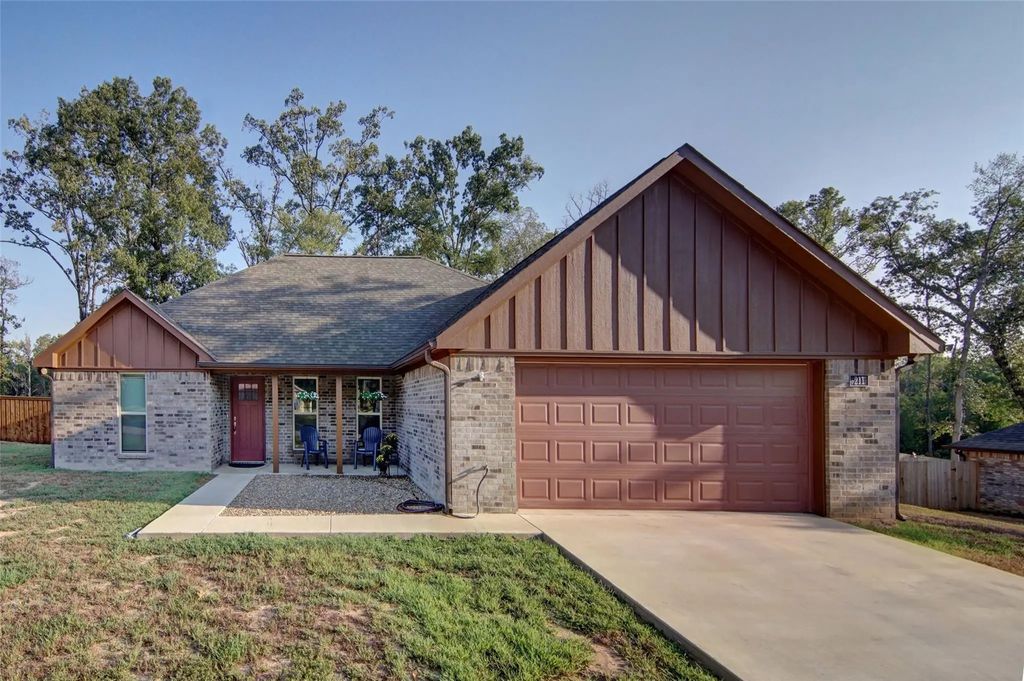 211 Private Road 6292, Mineola