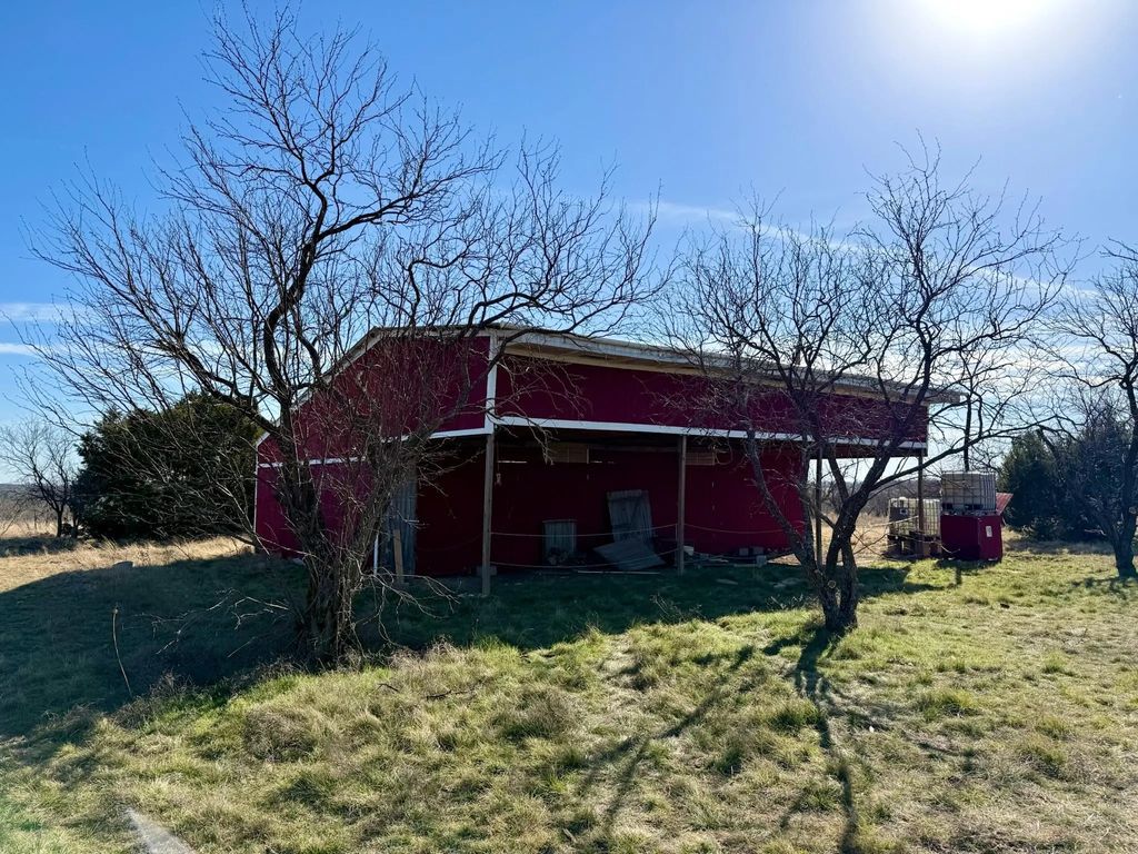 374 Private Road 6116, Hamilton