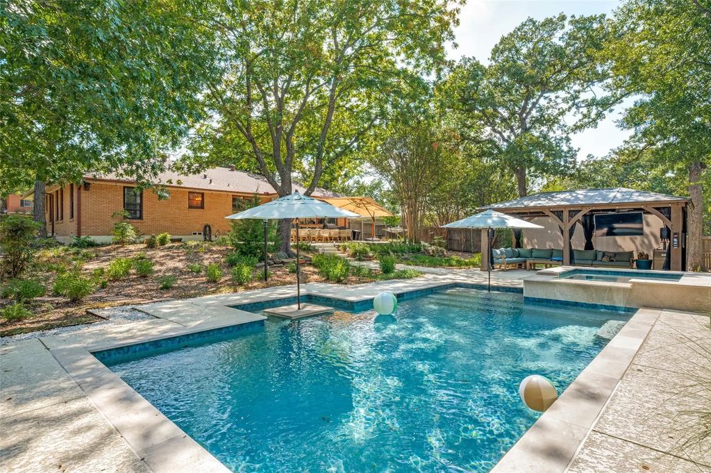 1403 Greenwood Drive, Denton