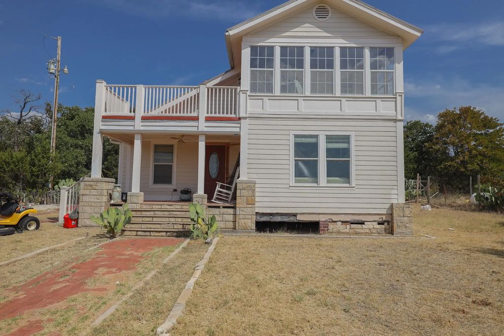 109 County Road 176, Ovalo