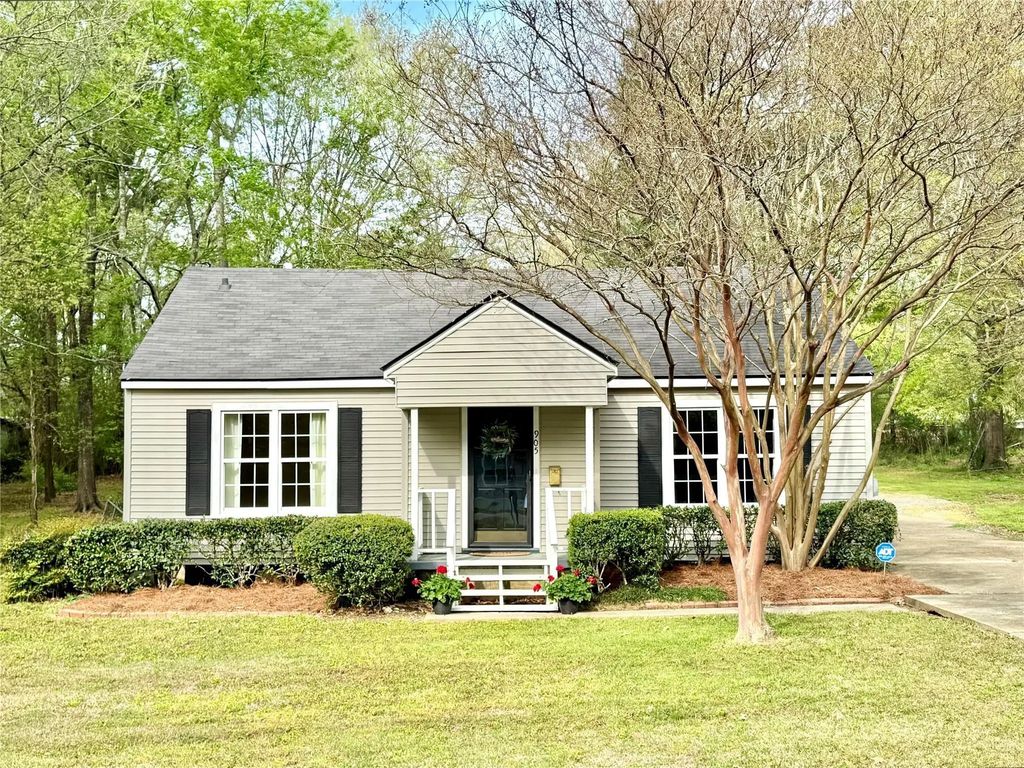 905 Lee Street, Benton