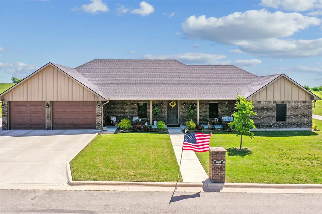 820 Fleitman Drive, Muenster