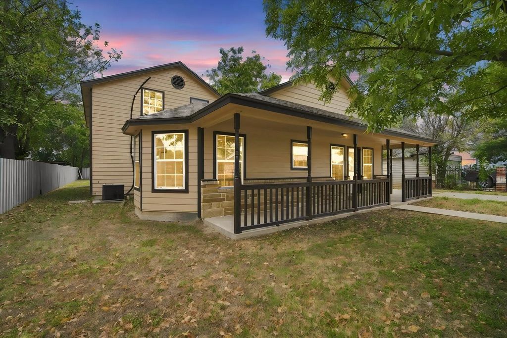 1103 Chase Avenue, Cleburne