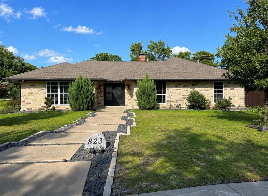823 Northlake Drive, Richardson