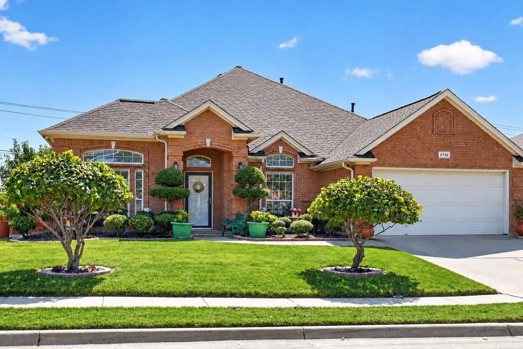 2720 Gray Rock Drive, Fort Worth