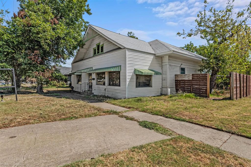 304 N Catherine Street, Terrell
