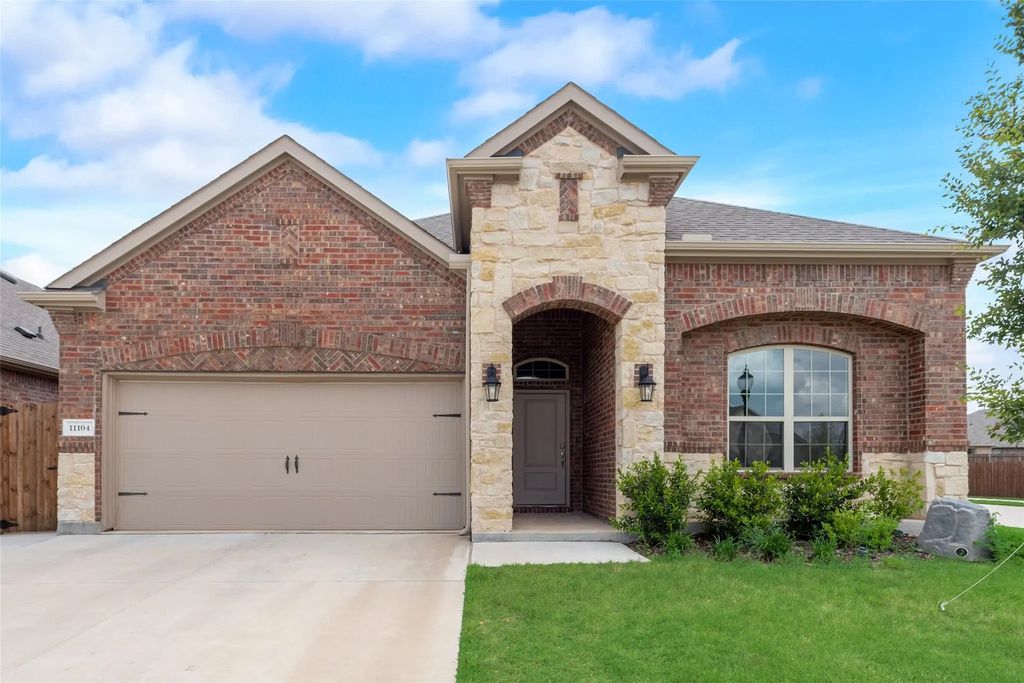 11104 Canyon Mine Drive, Aubrey