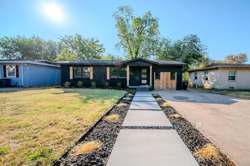 1530 Hillcrest Street, Mesquite