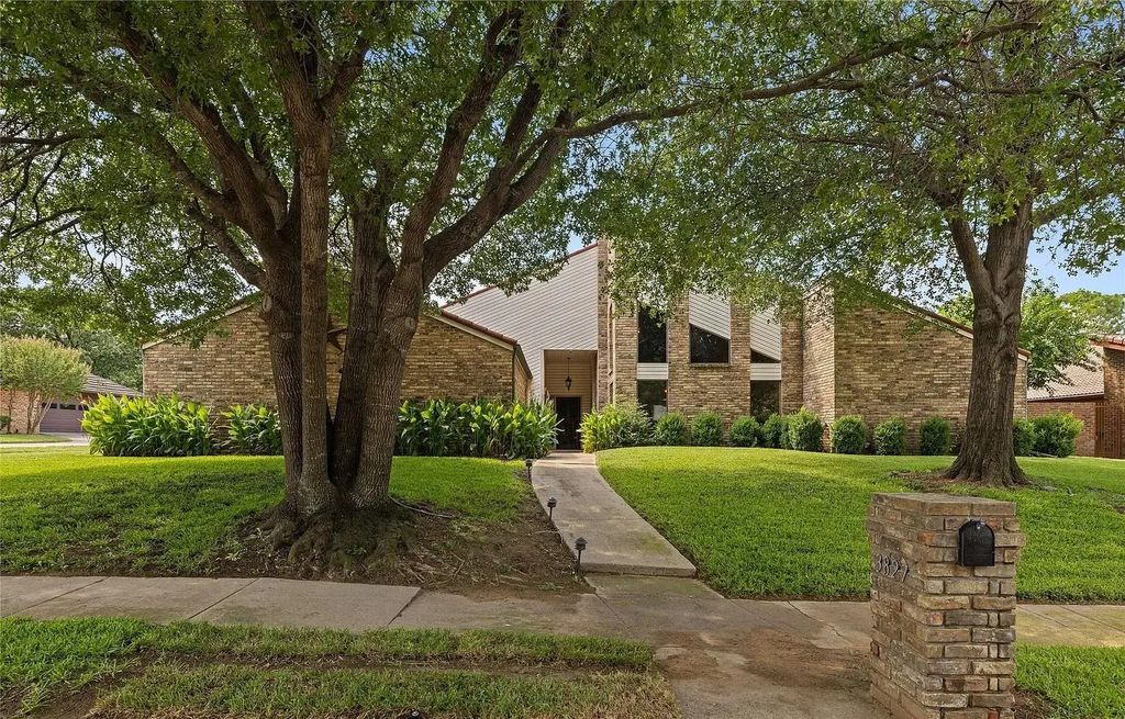 3827 Ashbury Lane, Bedford