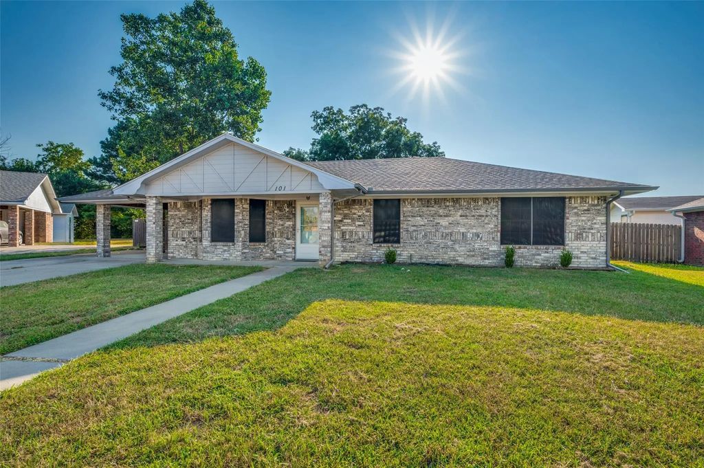 101 Sara Court, Collinsville