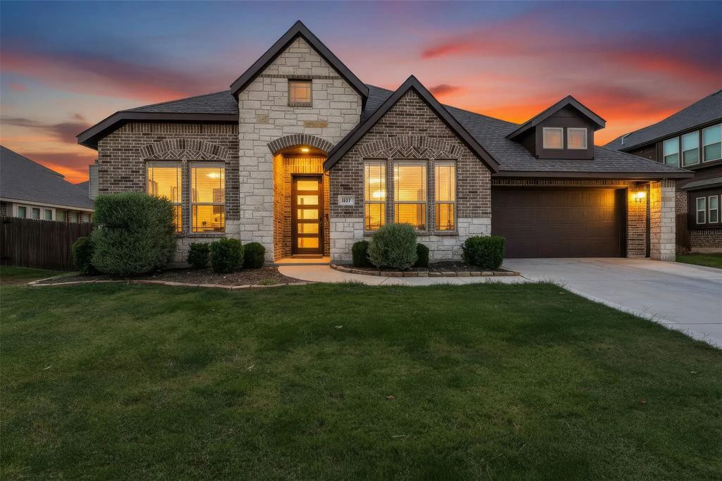 1007 Creekhaven Lane, Mansfield