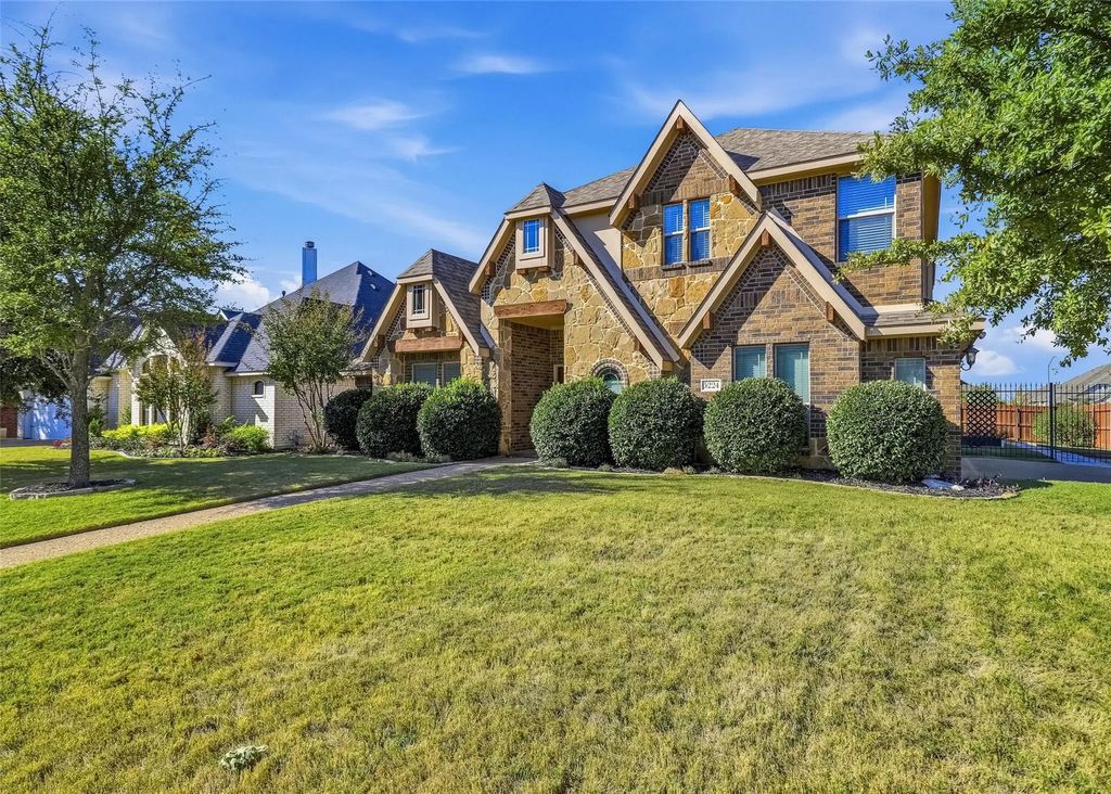 5224 Smokey Ridge Drive, Fort Worth