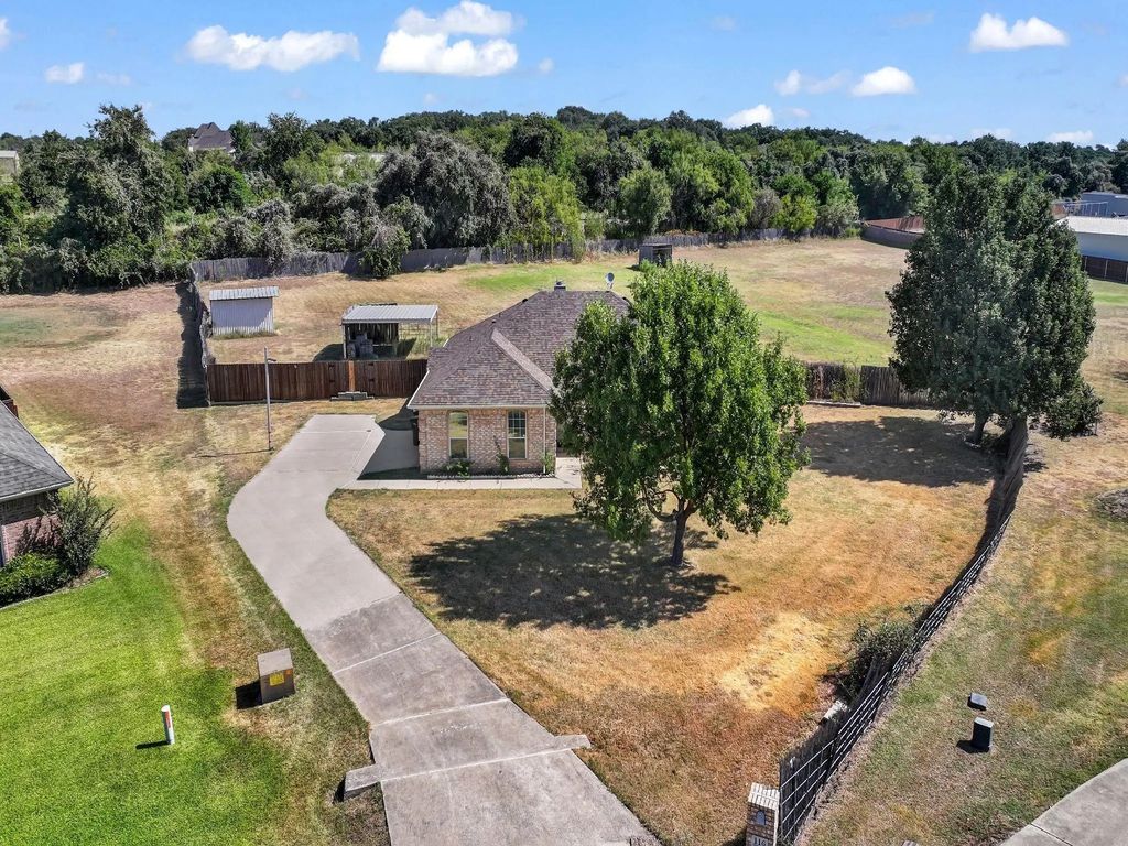 116 Butternut Court, Weatherford
