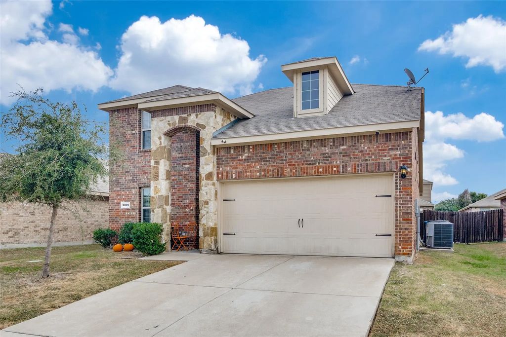 2209 Torch Lake Drive, Forney