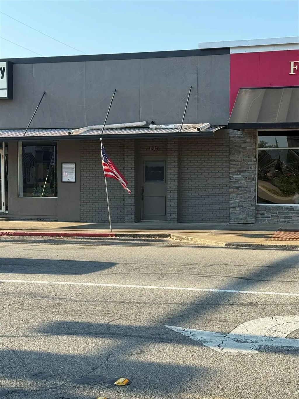 120 E Sam Rayburn Drive, Bonham