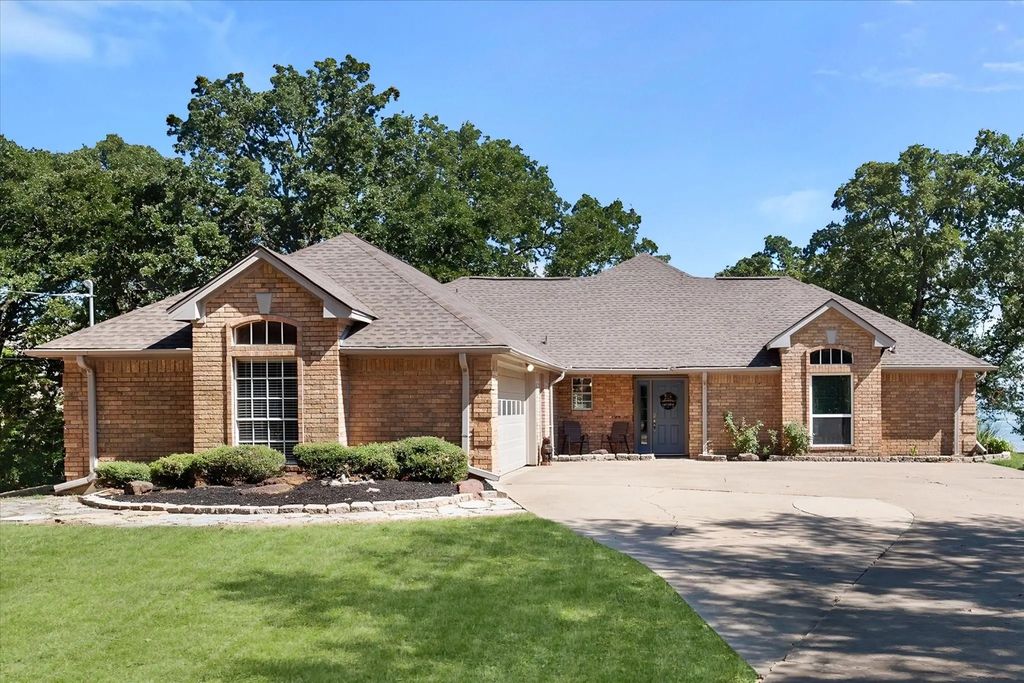 215 Pelican Point, Streetman