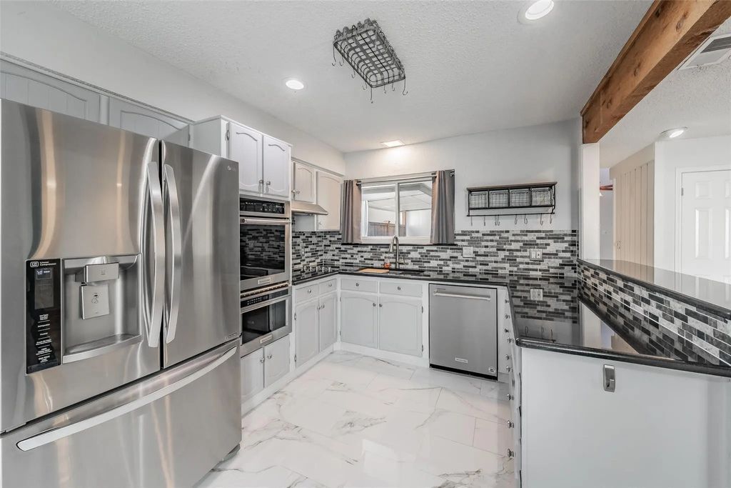 5520 Willow Circle, Fort Worth