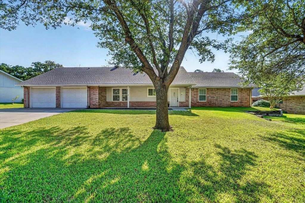 215 Mistletoe Lane, Keene