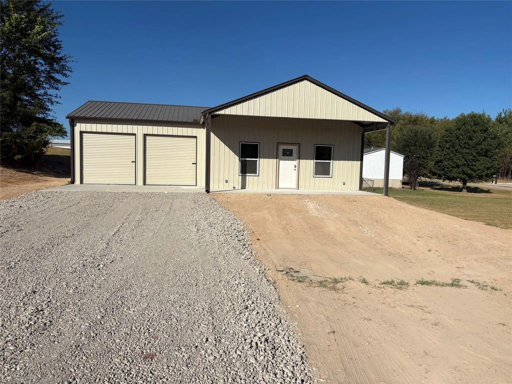 215 Quanah, Quitman