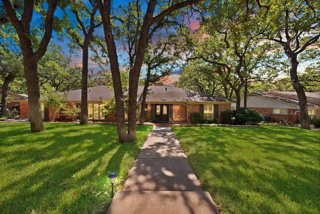 3008 Cambridge Drive, Arlington