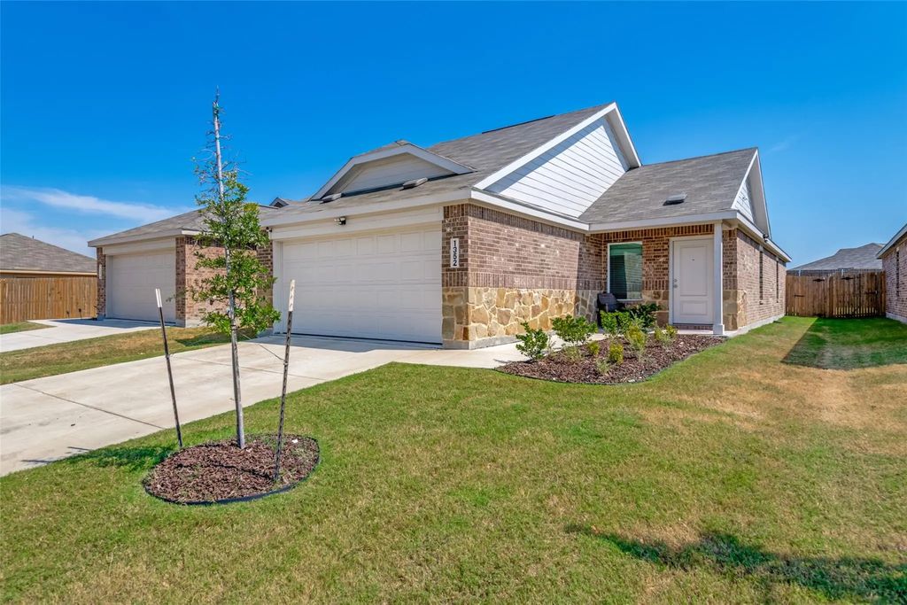 1352 Wedgeleaf Lane, Forney
